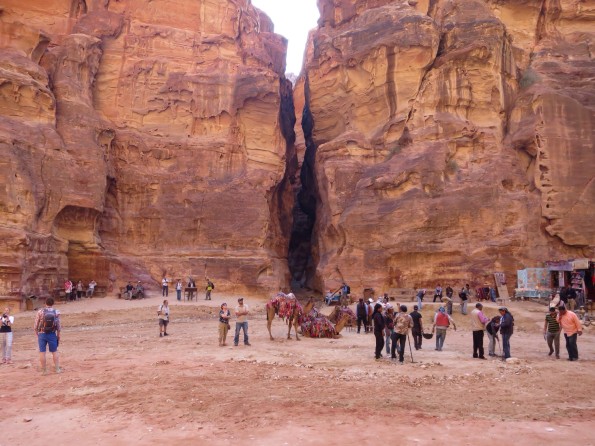 Ausgang der Schlucht zum Schatzhaus Felsenstadt Petra Jordanien