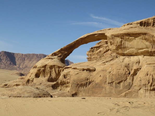 Natürlicher Rundbogen Wadi Rum Jordanien