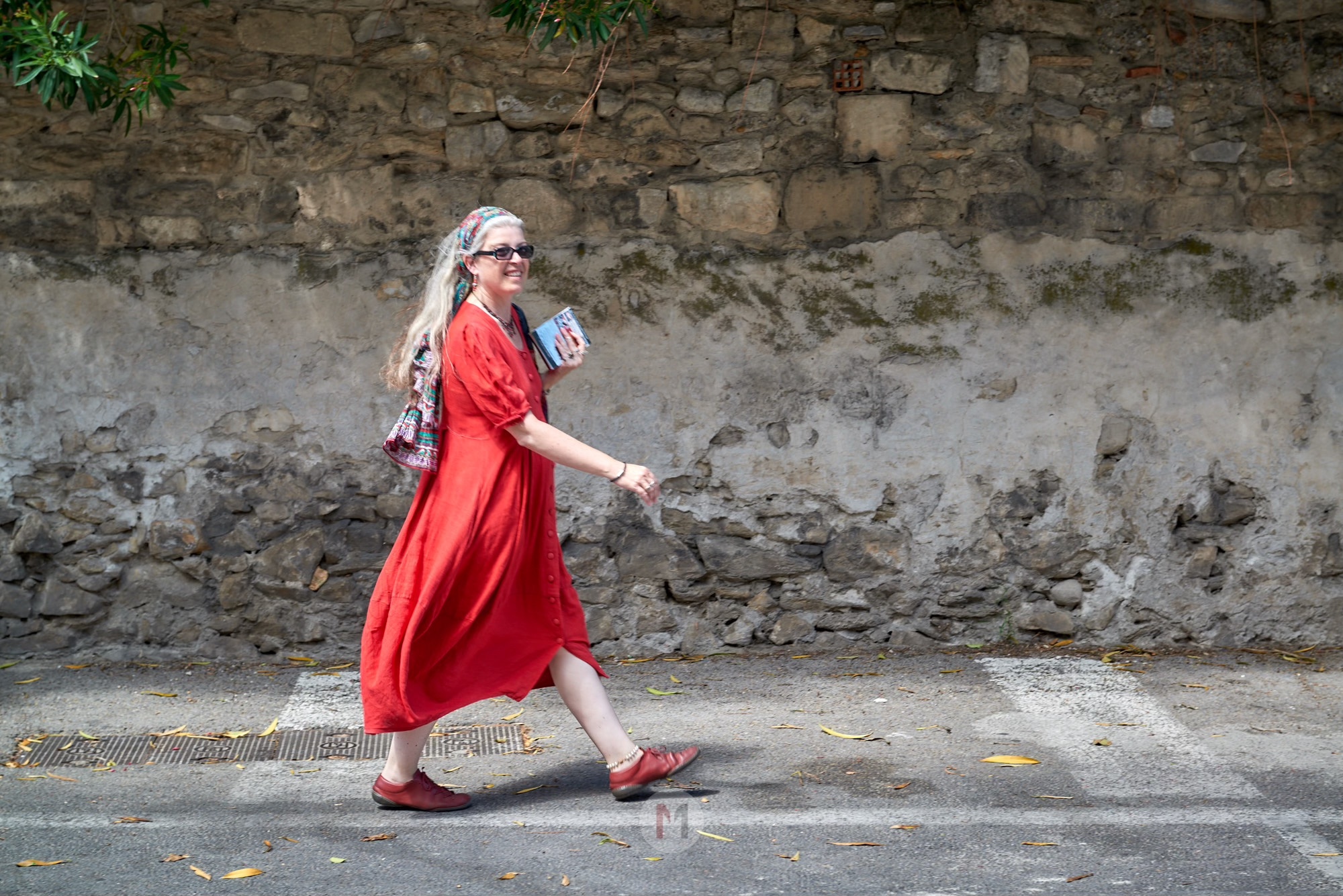 Die Geschichte Hinter Dem Roten Kleid – MoMe – Monika Meurer